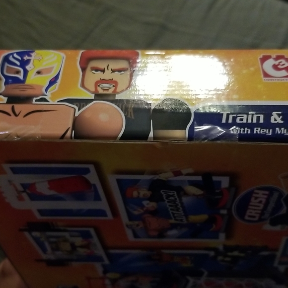 WWE Stackdown Train and Tumble Playset with Rey Mysterio and Sheamus - Picture 6 of 6